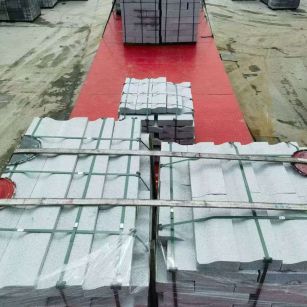 黄冈 芝麻白仿形加直形路沿石出货日常