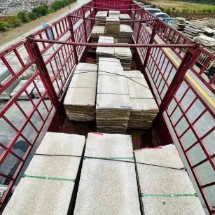 黄冈 黄金麻花岗岩荔枝面，光面毛板装车完成