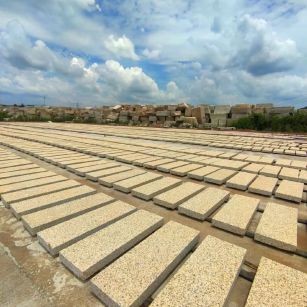 黄冈 黄金麻花岗岩荔枝面地铺石防护中