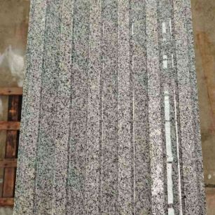 黄冈 芝麻白花岗岩荔枝面雕刻盲道，盲条