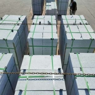 黄冈 芝麻白花岗岩5公分地铺石 花岗岩厂家工厂装车日常