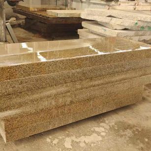 黄冈 黄金麻栏杆料半成品加工中