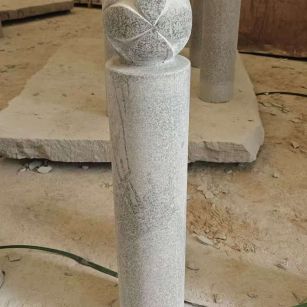 黄冈 芝麻白花岗岩石材挡车石柱、停车柱、圆柱挡车柱、方柱挡车柱等