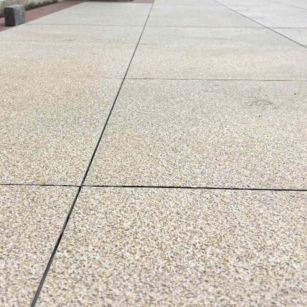 黄冈 黄金麻花岗岩石板材荔枝面地面铺装效果