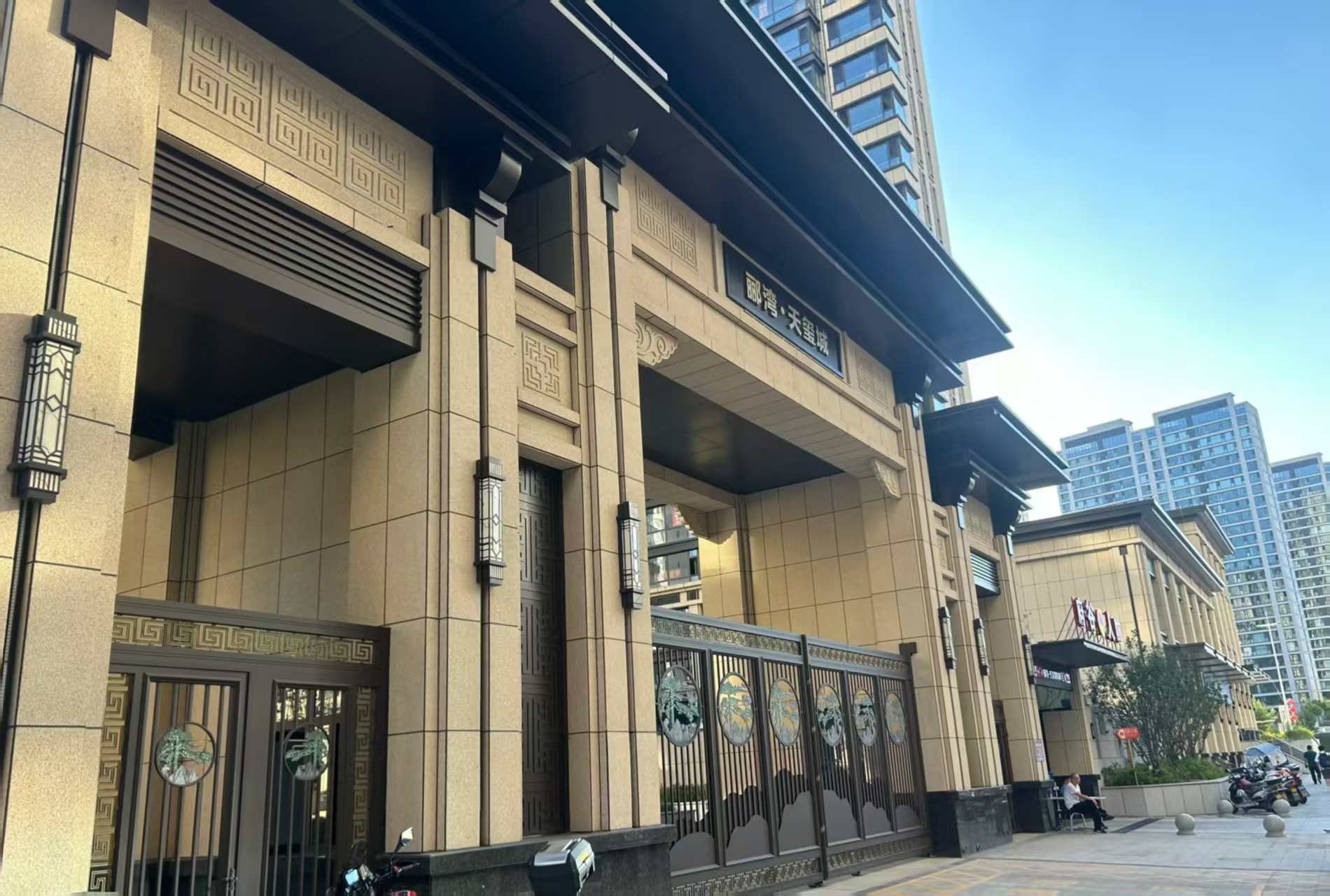 黄冈 黄金麻花岗岩荔枝面小区门楼外墙干挂