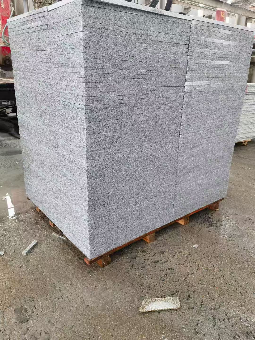 黄冈 芝麻白火烧面1.8厚300*600地铺石，尺寸标准，厚薄均匀