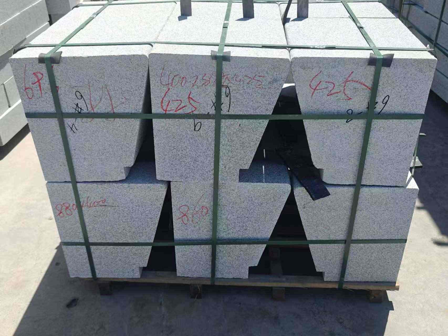 黄冈 芝麻白异形坐凳，石凳