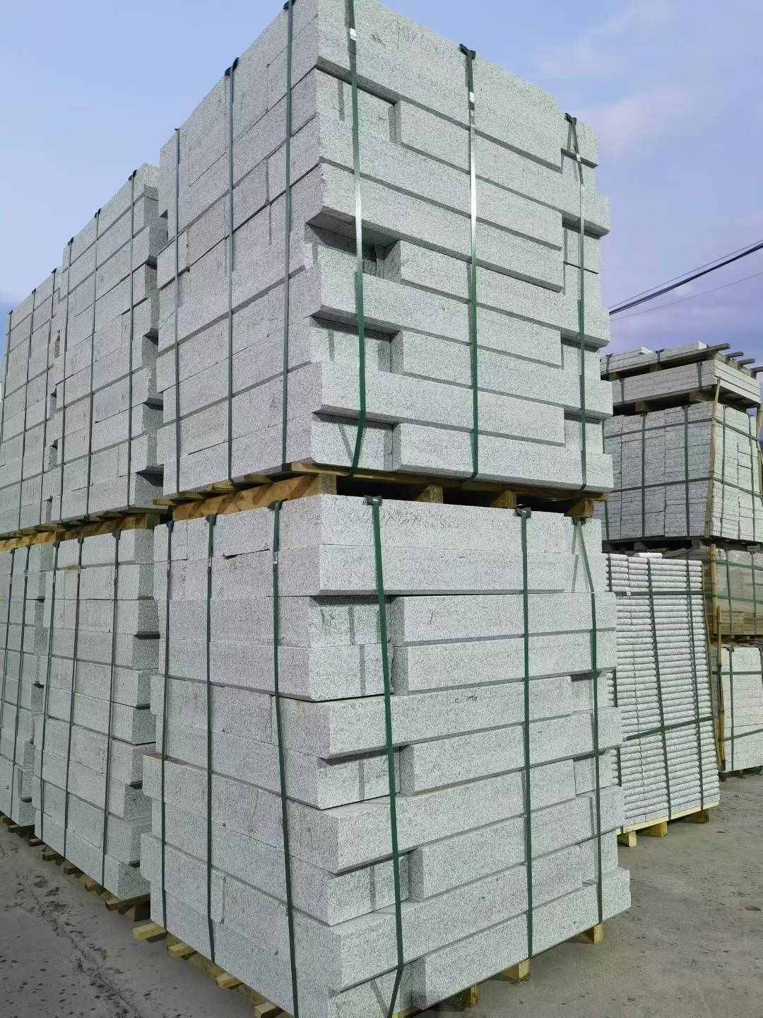 黄冈 芝麻白花岗岩路沿石，路缘石，路肩石，道牙，立缘石，马路牙子，街沿石，侧石等