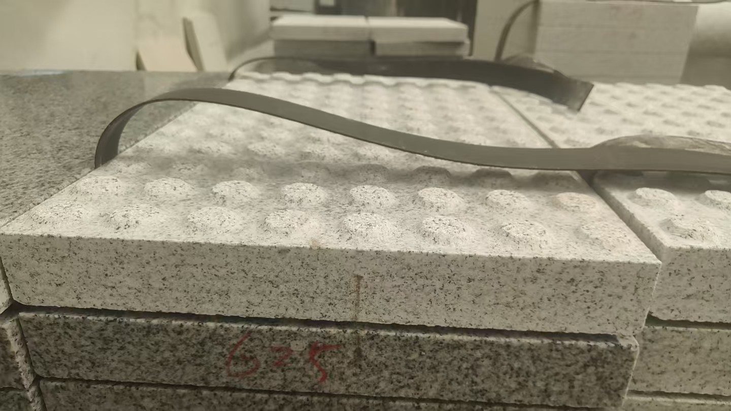 黄冈 芝麻白花岗岩6.0公分荔枝面五轴加工雕刻盲点