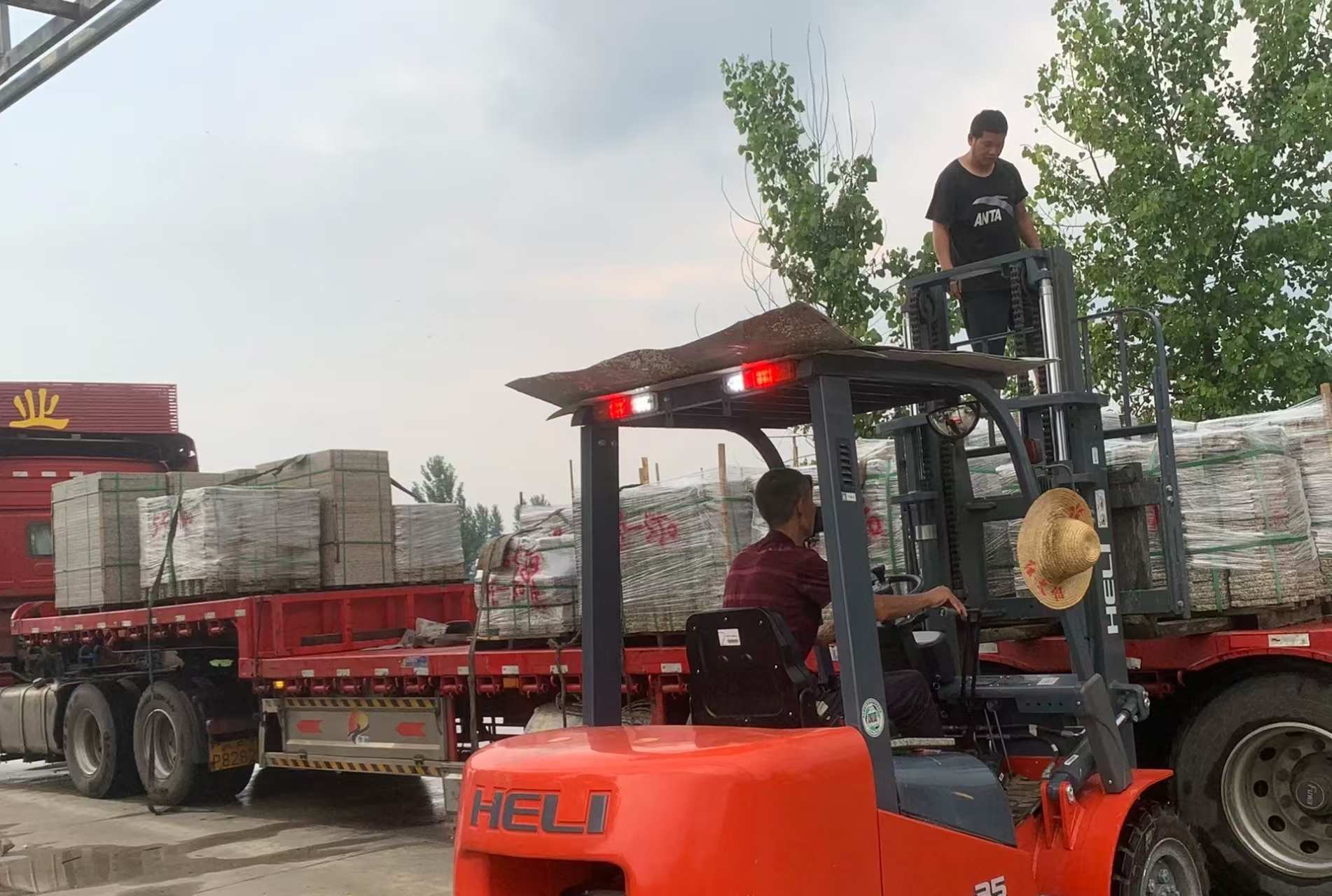 黄冈 黄金麻冰裂纹，地铺石装车