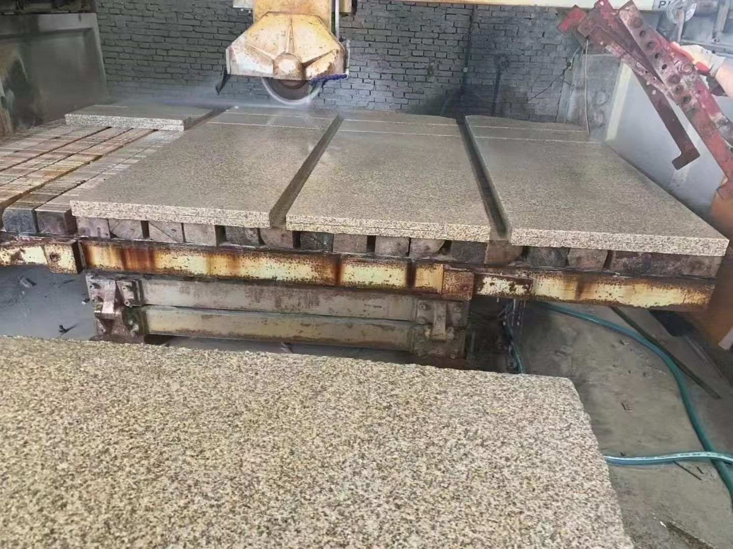 黄冈 黄金麻荔枝面成品板加工