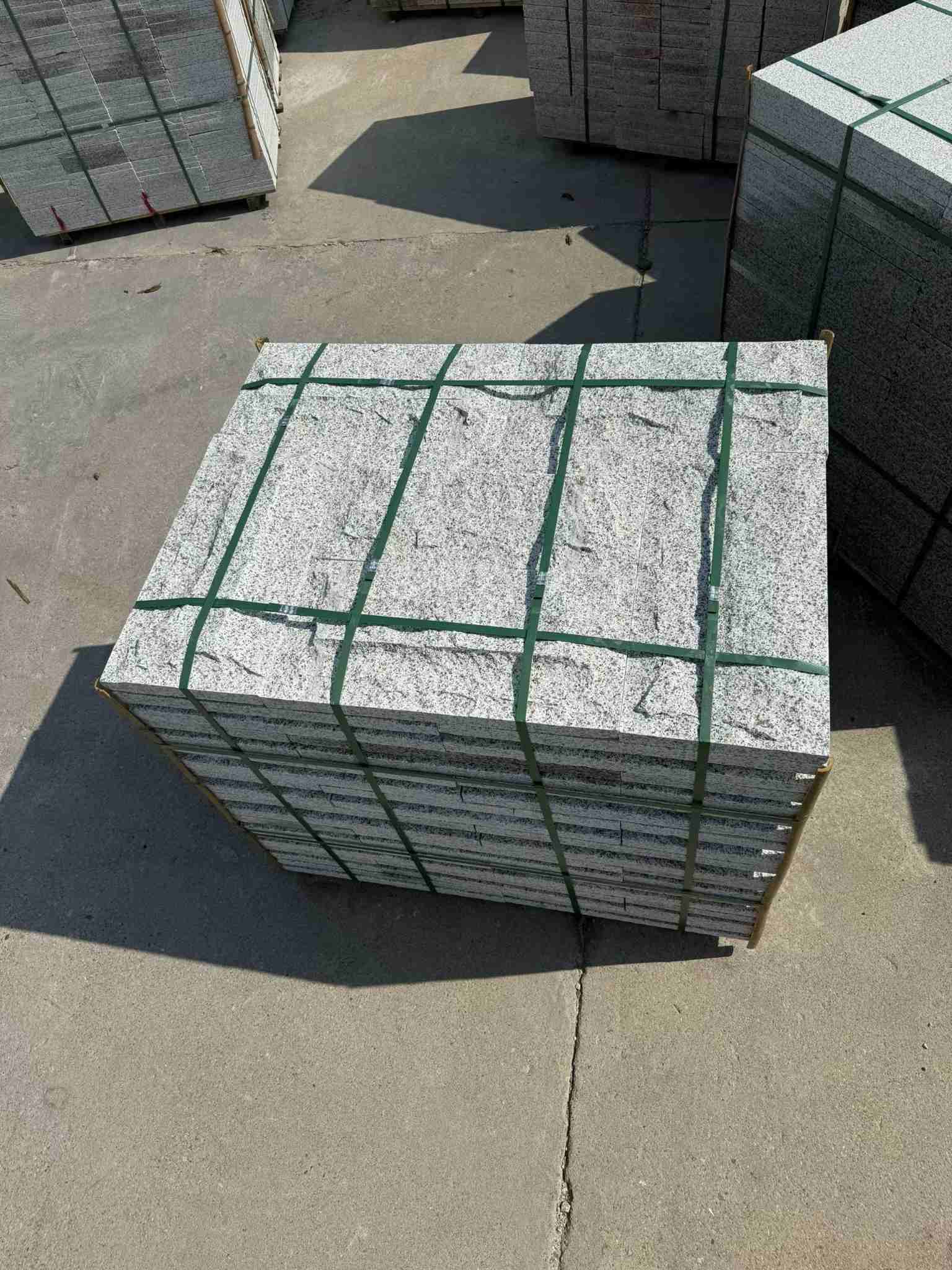 黄冈 白麻花岗岩石材自然面蘑菇石成品