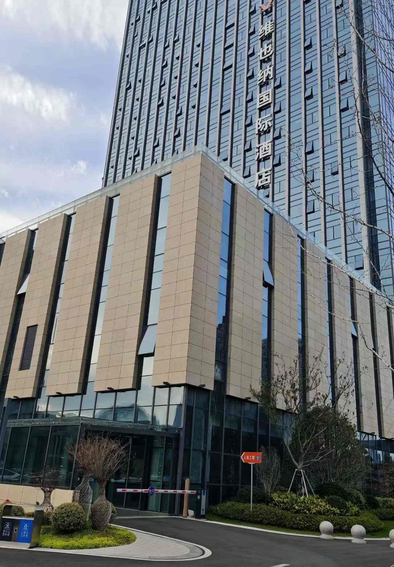 黄冈 黄金麻花岗岩外墙干挂