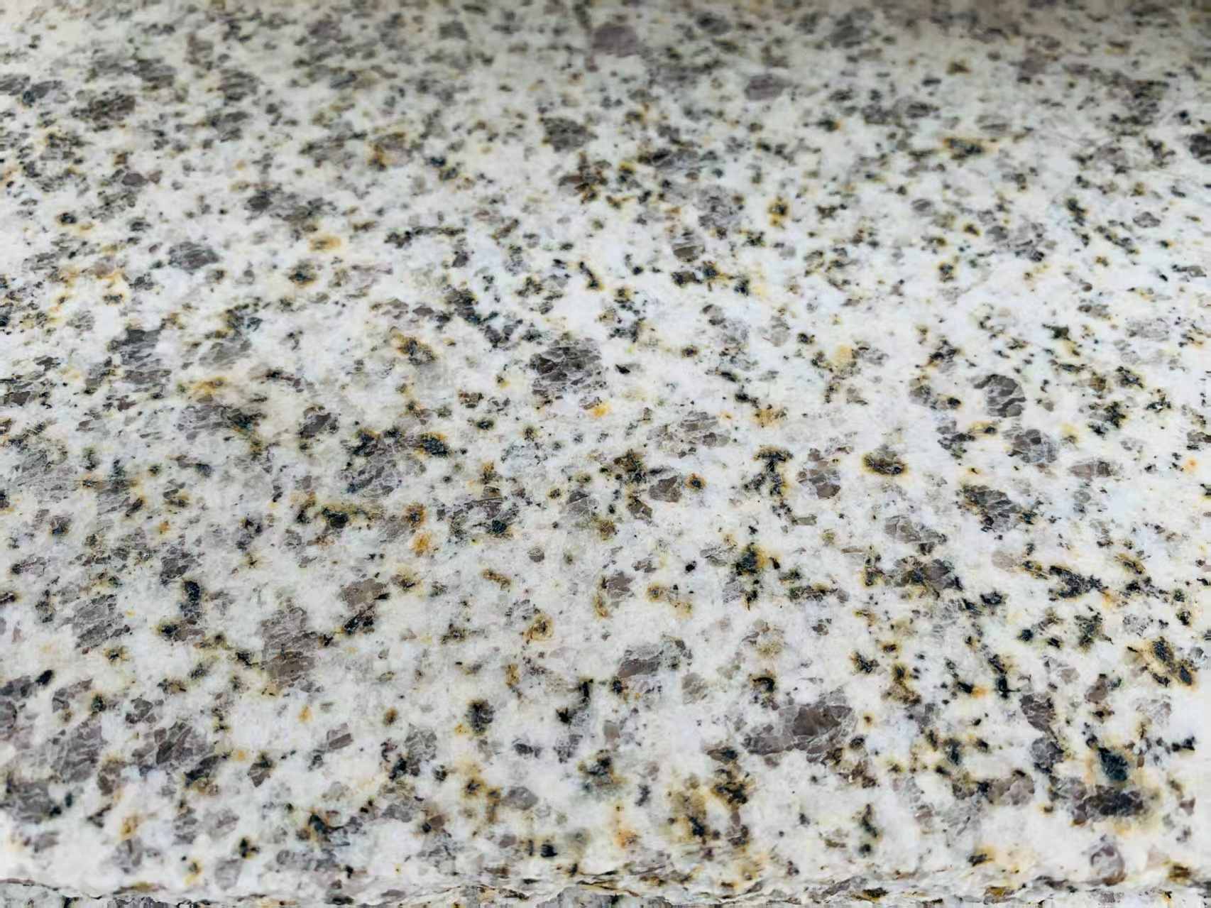 黄冈 黄金麻花岗岩石材浅黄光面