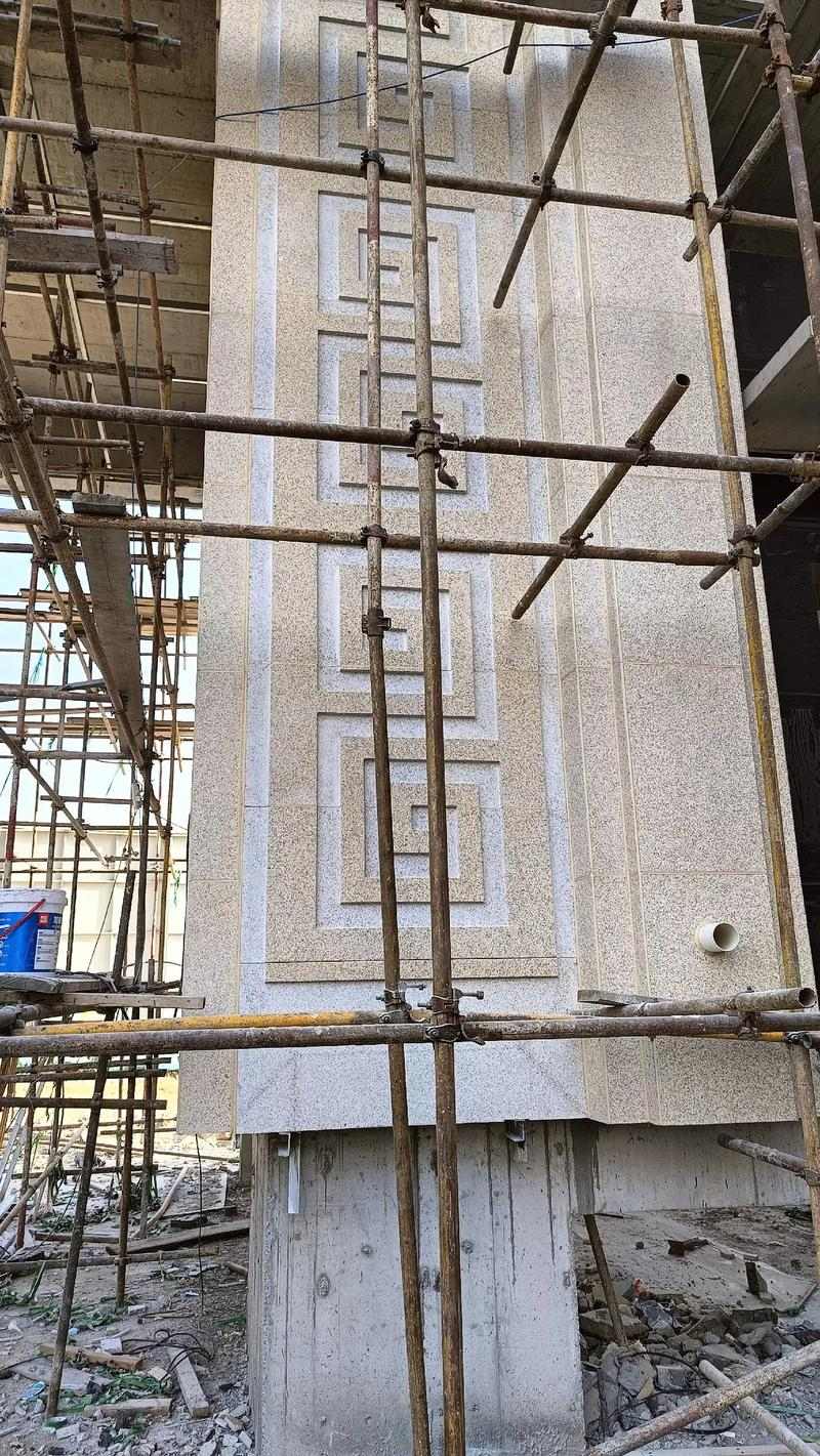 黄冈 黄金麻花岗岩别墅外墙干挂回纹造型效果