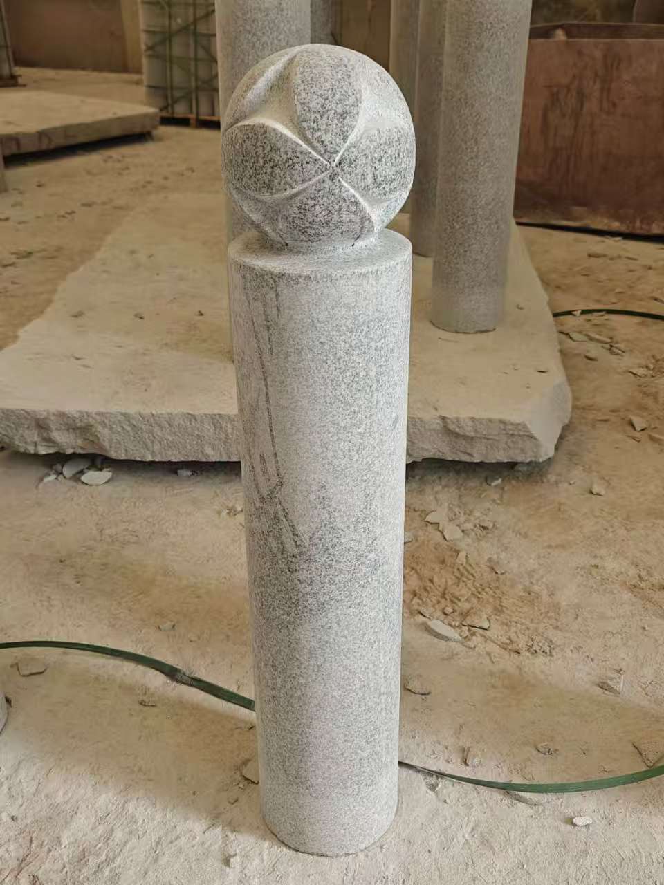 黄冈 芝麻白花岗岩石材挡车石柱、停车柱、圆柱挡车柱、方柱挡车柱等