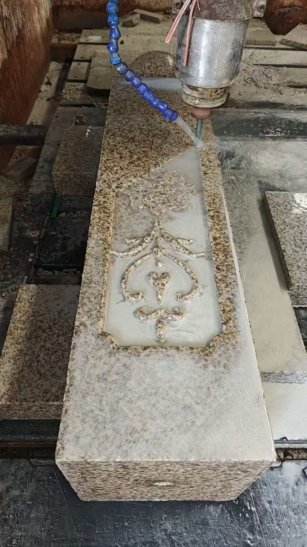 黄冈 黄金麻花岗岩异形加工雕刻栏杆大柱