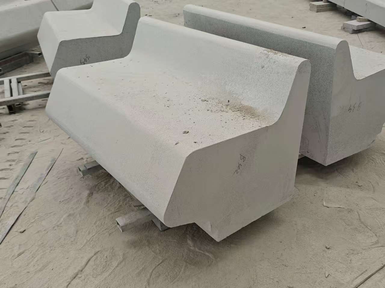 黄冈 芝麻白花岗岩异形坐凳，石凳