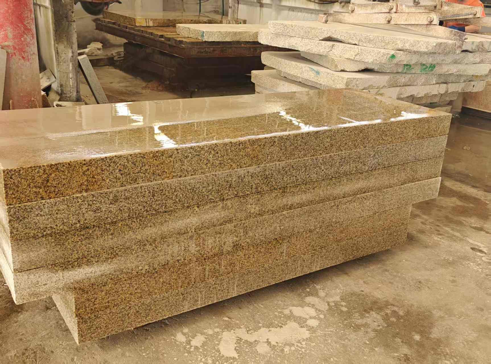 黄冈 黄金麻栏杆料半成品加工中